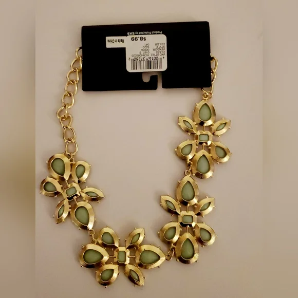 RUE21 Elegant Floral Necklace in Mint Green NWT - Picture 3 of 7